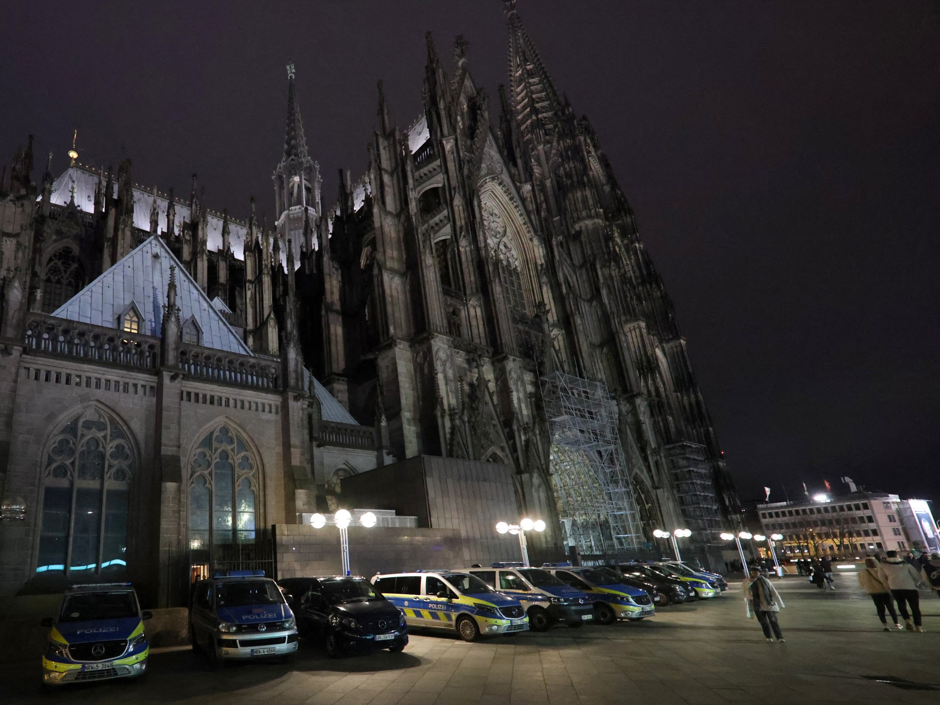 german-police-search-cologne-cathedral-after-security-threat