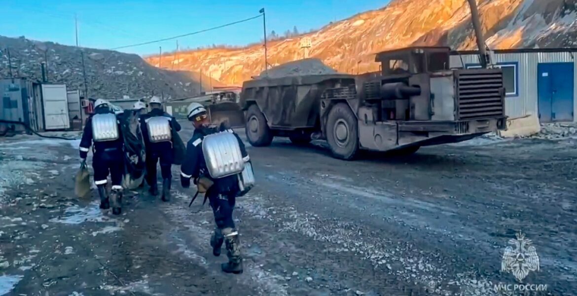 russian-rescuers-race-to-save-13-trapped-in-collapsed-gold-mine