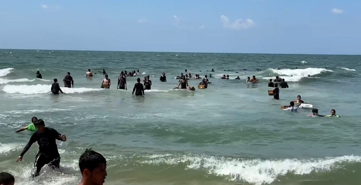 palestinian-man-drowns-attempting-to-collect-aid-from-sea-in-gaza
