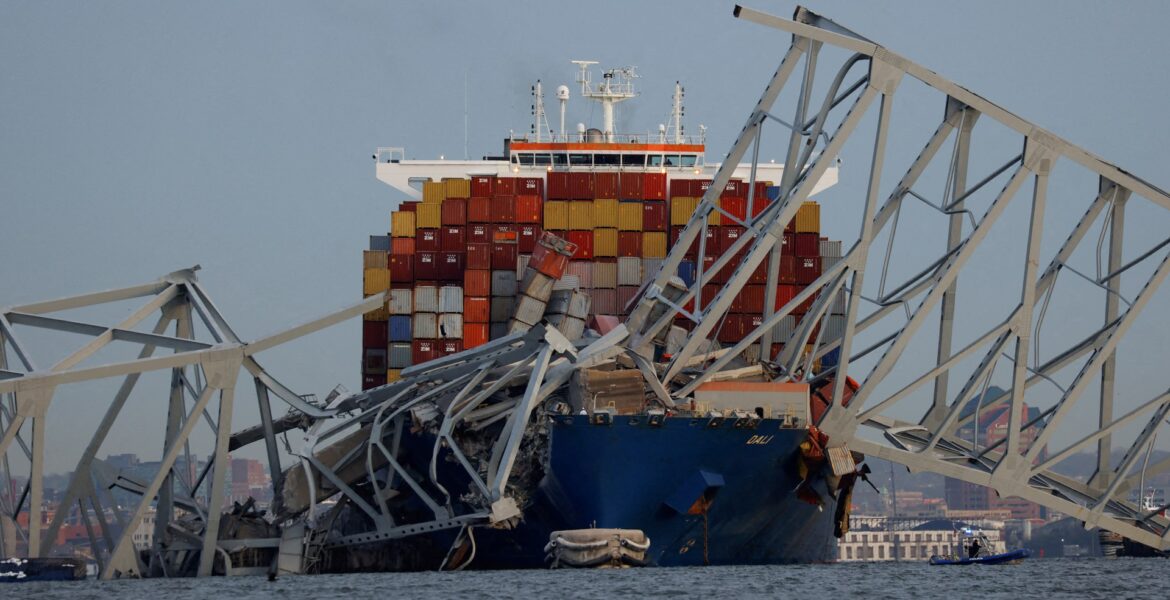 photos:-baltimore-key-bridge-collapses-as-cargo-ship-ploughs-into-pylon