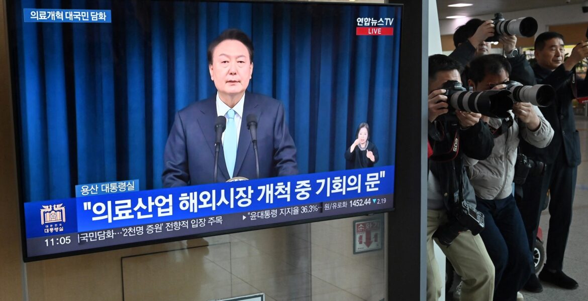 south-korea’s-yoon-accuses-doctors-of-running-‘cartel’-as-strike-drags-on