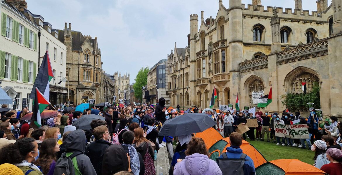 uk:-cambridge-and-oxford-students-launch-protest-encampments-against-gaza-war