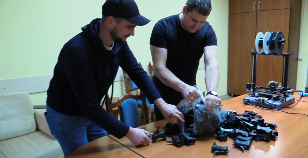 from-gun-gear-to-prosthetic-leg-covers,-volunteers-boost-ukraine’s-army
