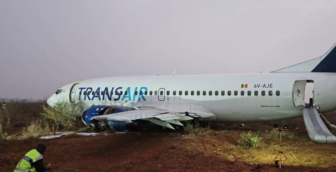 boeing-737:-plane-skids-off-runway-in-senegal,-tyre-bursts-in-turkey