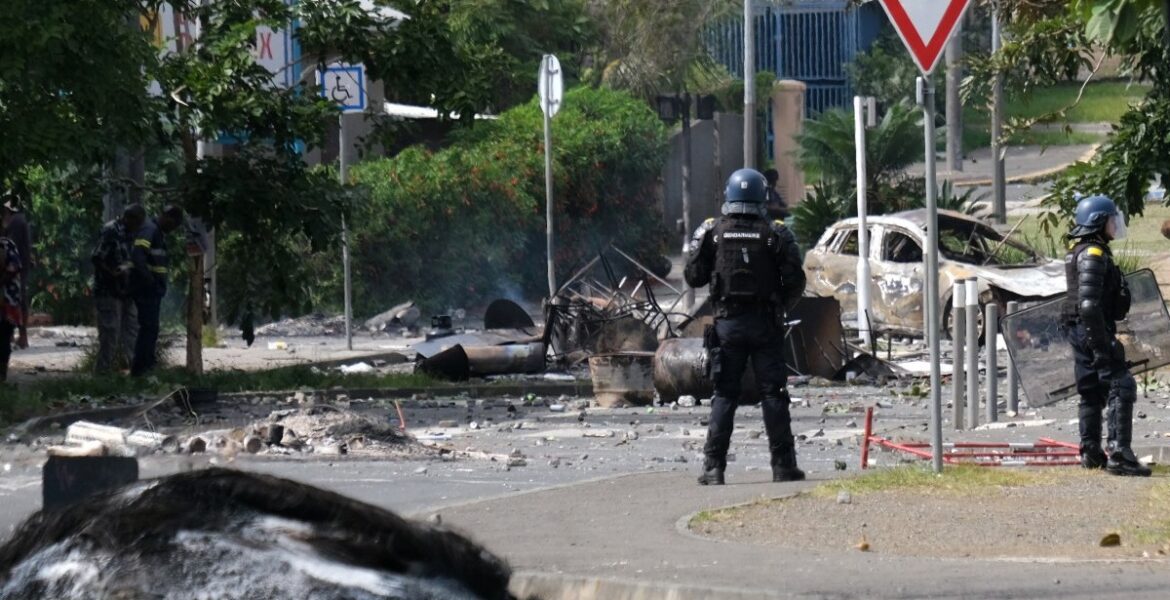 france-backs-controversial-new-caledonia-vote-changes-amid-continued-unrest