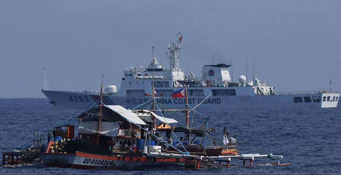 fleet-of-philippine-activists-challenge-chinese-coast-guard-in-south-china