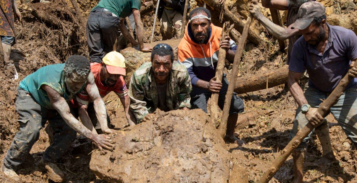 papua-new-guinea-evacuating-landslide-villages-as-hopes-for-survivors-fade