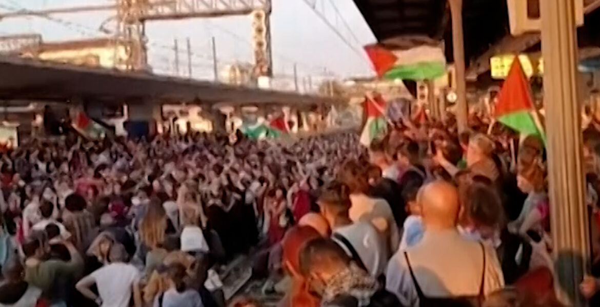 pro-palestinian-protesters-occupy-train-station-in-italy’s-bologna