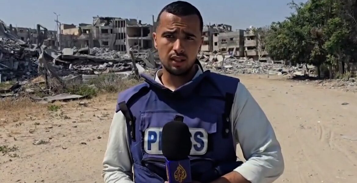 al-jazeera-crew-films-as-israeli-strikes-hit-gaza-neighbourhood
