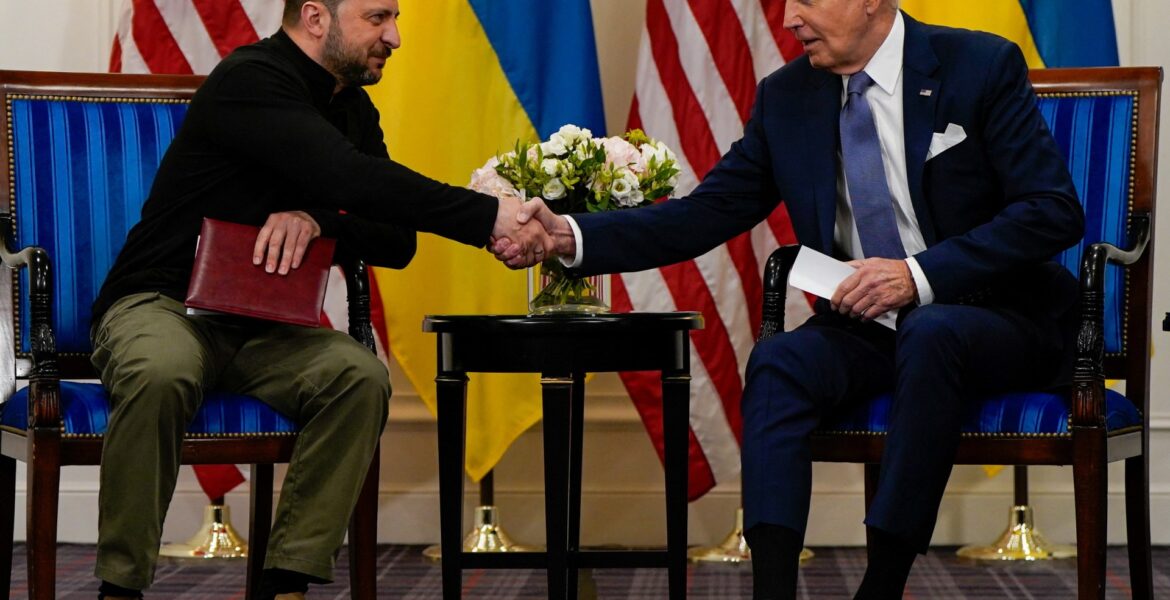 biden-offers-apology,-more-funding-to-ukrainian-president-zelenskyy