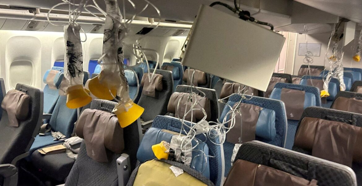 singapore-airlines-offers-compensation-to-passengers-hurt-by-turbulence